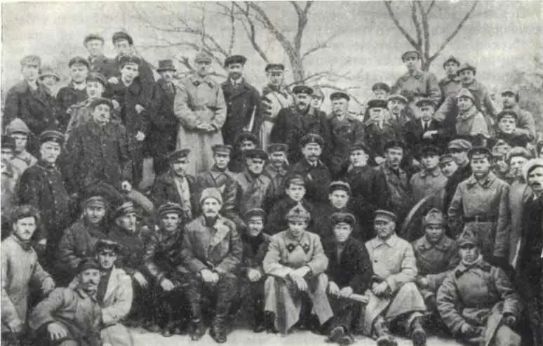 Участники восстановления цепного моста в г Киеве 1921 г В период - фото 5