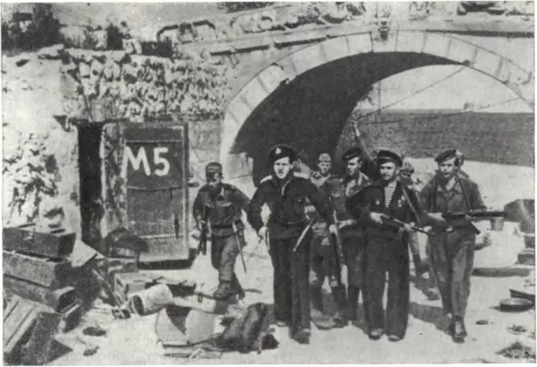 Вступление морского десанта в Севастополь Май 1944 г В результате весеннего - фото 155