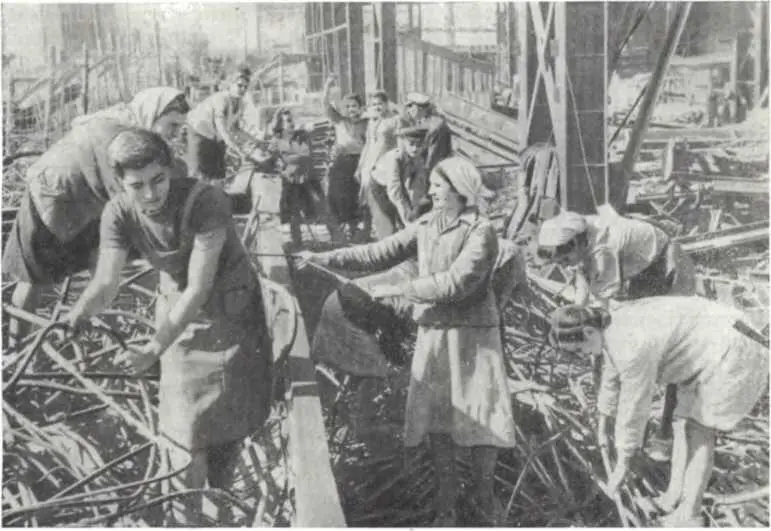 Восстановление завода Азовсталь 25 октября 1943 г Москва салютовала - фото 190