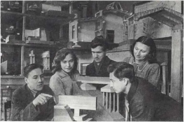 Возобновление занятий в Киевском инженерностроительном институте 1944 г - фото 204