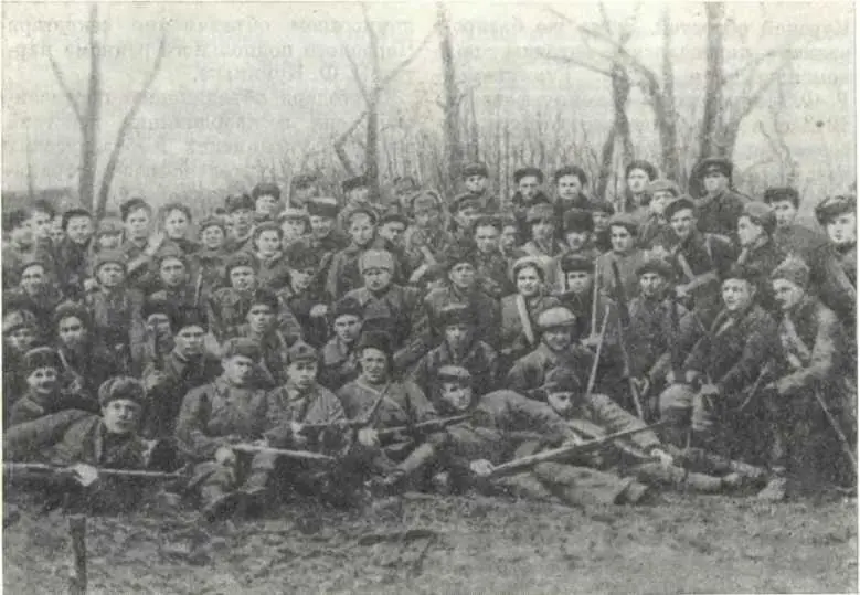 Партизанский отряд под командованием И И Копенкина 1942 г Значительный - фото 57