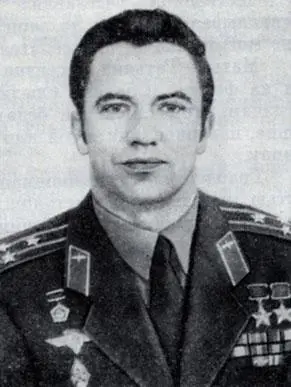 Леонид Иванович Попов Летчиккосмонавт СССР дважды Герой Советского Союза - фото 101