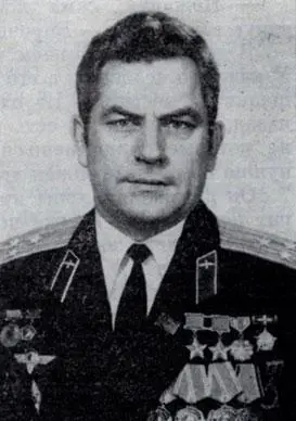 Владимир Васильевич Коваленок Летчиккосмонавт СССР дважды Герой Советского - фото 89