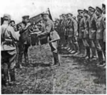 В Межлаук перед строем красноармейцев май 1919 г В этих условиях властями - фото 166
