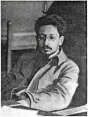 Яков Свердлов в 1919 году Затем с интервалом в пару недель в Харьков из - фото 59