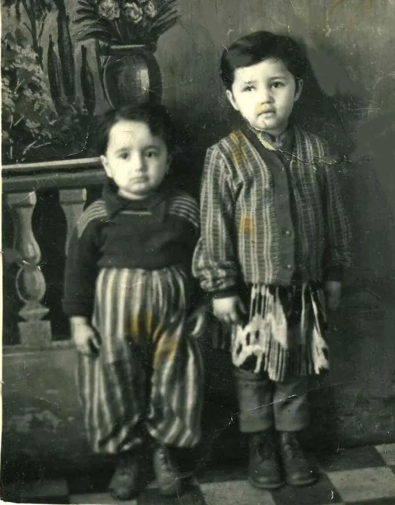 С сестрой Бухара 1959 г Фото из семейного архива автора Из раннего детства - фото 1