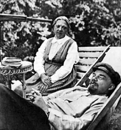 Владимир Ленину телескопа в Горках 1922 год В свое время корреспондент - фото 35