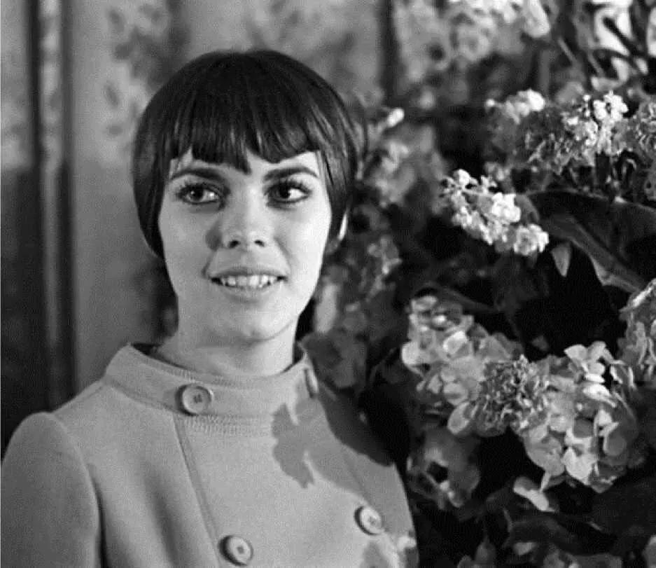 Вот такой певицу Мирей Матье впервые увидел Советский Союз в 1967 году когда - фото 21