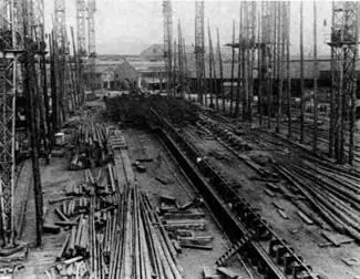 Корпус линейного крейсера Худ на стапеле 1916 г Худ на стапеле Идет - фото 15
