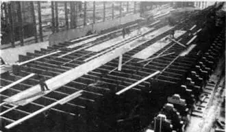 Корпус линейного крейсера Худ на стапеле 1916 г Худ на стапеле Идет - фото 16
