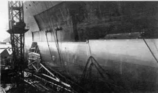 22 августа 1918 г Худ перед и после спуска на воду Проходящая от носовой - фото 23