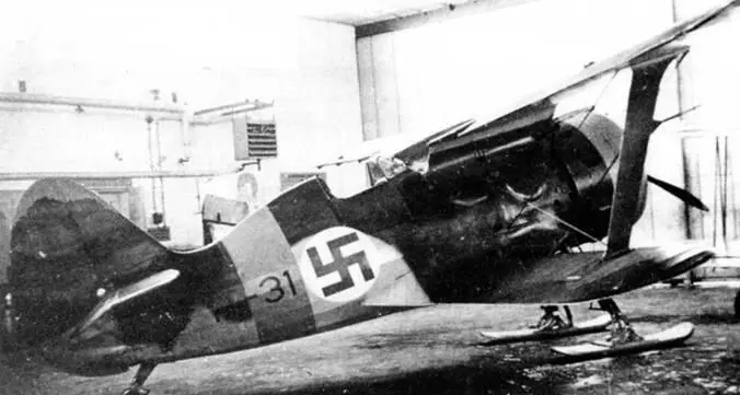 Этот И153 финских ВВС был передан Финляндии из Германии где он имел немецкий - фото 135