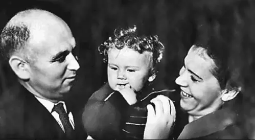 Семья Фроловых Фроловы Светлана Владимировна Фролова и сын Володя Юрий - фото 22