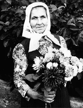 Мама Варвара Семеновна Осадчая 80 лет Любимое дело выращивание цветов - фото 67