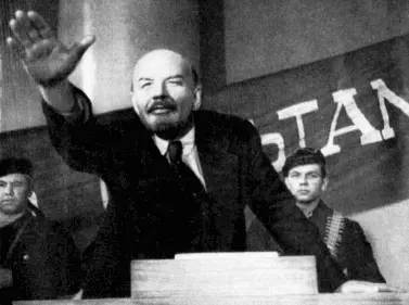 Кадр из кинофильма Ленин в октябре В роли В И Ленина Б Щукин Кадры из - фото 101