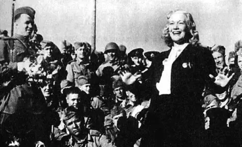 Любовь Орлова на крейсере Молотов 1942 г Пароход названный именем Любови - фото 103