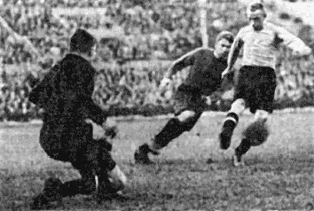 В атаке легендарный Григорий ФЕДОТОВ 1939 г Верные друзья Спартака - фото 115