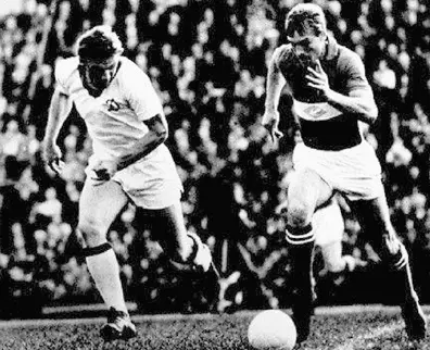 В атаке лучший бомбардир чемпионата Николай Осянин 1969 г Оплот обороны - фото 127
