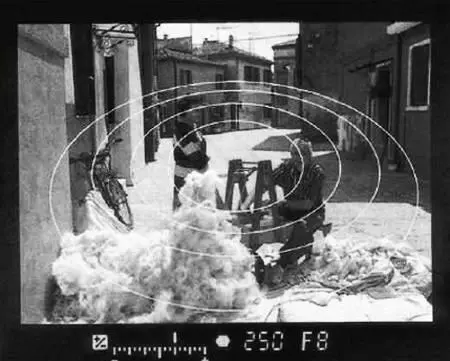 Рис 29 Индикация экспонометра в современном зеркальном фотоаппарате - фото 9