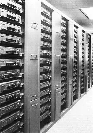 8 Аналоговые видеомагнитофоны Совсем еще недавно видеомагнитофоны были очень - фото 237