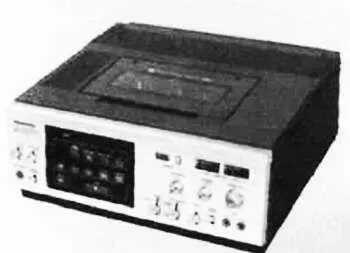 Рис 82 Ранняя модель видеомагнитофона VHS В начале 70х годов Matsushita и - фото 239