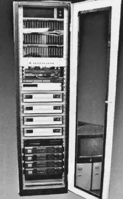 Рис 1313 Полностью смонтированная система в 19дюймовой стойке Обучение и - фото 458