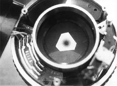 Рис 327 NDфильтрв объективе с автодиафрагмой Следует отметить что очень - фото 46