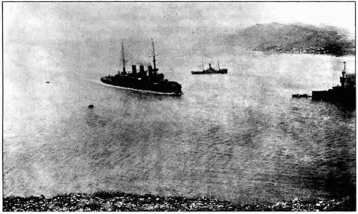 Победа подходит ко входу на внутренний рейд 31 марта 1904 года Отчетливо - фото 79