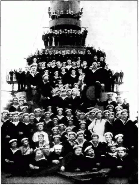 Команда эскадренного броненосца Князь Суворов Рождество 1904 года на - фото 56