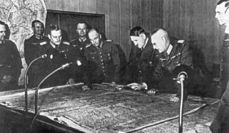 Совещание генерального штаба 1940 г Участники совещания у стола с картой - фото 85