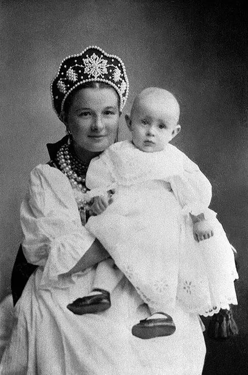 Даниил Ювачев с кормилицей ок 1906 г Возможен думается такой ответ Даня - фото 16