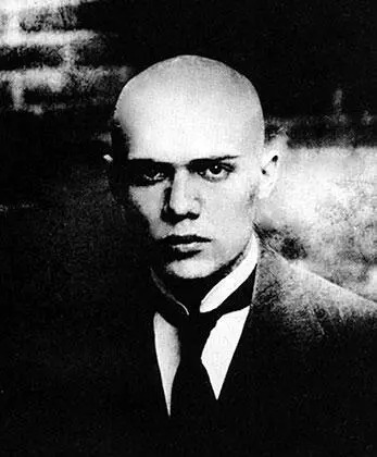 Игорь Терентьев 1917 г Современники красочно расписывают например костюмы к - фото 54