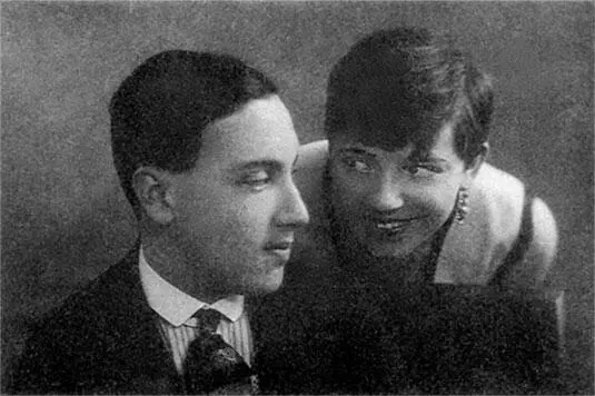 Сергей Цимбал и Игорь Бахтерев с Эрикой Эдельман 1929 г По предложению - фото 77