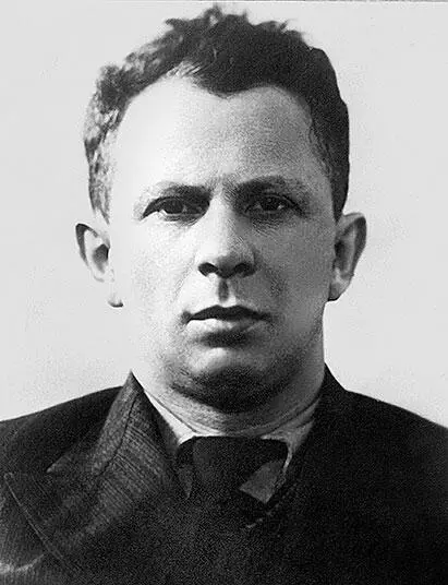 Дойвбер Левин 1930е Асеев был старше Кирсанова и в то время по крайней - фото 103