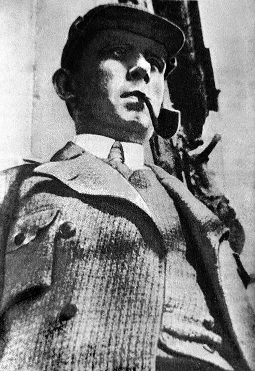 Даниил Хармс на балконе Дома книги Фотография Г Левина 1930е Статья - фото 107