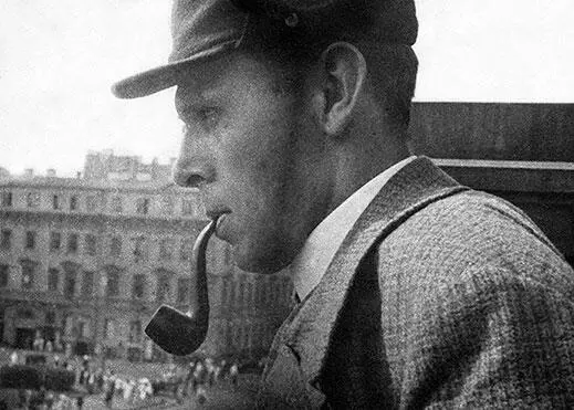 Даниил Хармс на балконе Дома книги Фотография Г Левина 1930е 4 В - фото 118