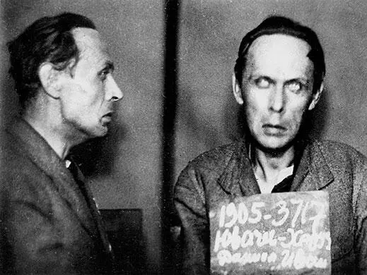 Фотографии Даниила Хармса из следственного дела 1941 г В 1941 году дела не - фото 210