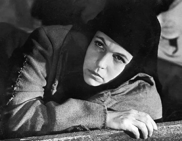 В 1966 году Галина Вишневская снялась в фильмеопере Дмитрия Шостаковича - фото 27
