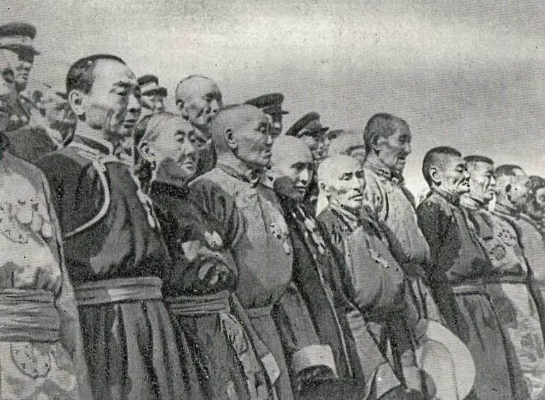 Ветераны Монгольской Народной революции 1957 г СухэБатор и Чойбалсан еще 23 - фото 33