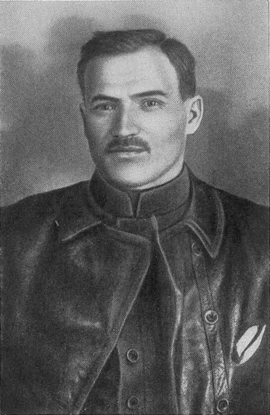 Артем после возвращения из эмиграции 1917 г Лиза Репельская жена Артема - фото 10
