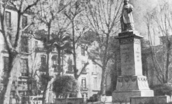 Памятник Мариане Пинеде в Гранаде Федерико Гарсиа Лорка и Маргарита Ксиргу - фото 26