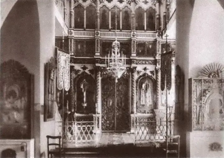 Вид царских врат и иконостаса Успенского собора в Старой Ладоге 1892 г - фото 54