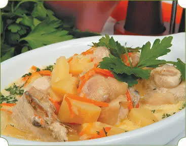 Мясо вымыть нарезать небольшими кусочками положить на дно каждого горшочка по - фото 47