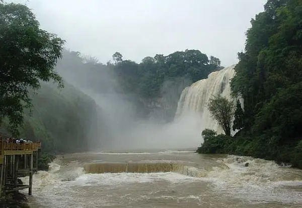 Водопад Хуангошу Горцы мяо рады туристам Мяо славятся не только своими - фото 104
