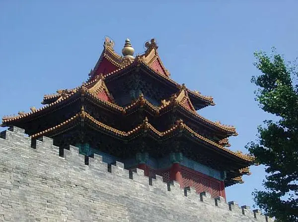 Смотровые башни украшают стены императорского дворца Некоторое разочарование - фото 17