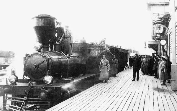 Пограничный и таможенный контроль на станции Белоостров Фото 1908 года - фото 145