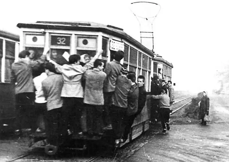 Трамвай у студгородка Политехнического института Фото конца 1950х годов из - фото 110