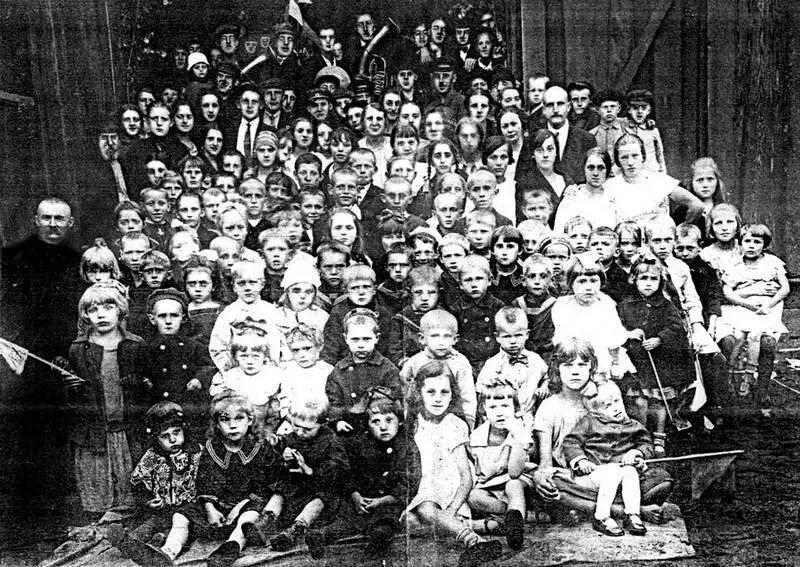 Немецкие колонисты на празднике в честь 100летия Колонии Гражданка 1927 год - фото 128