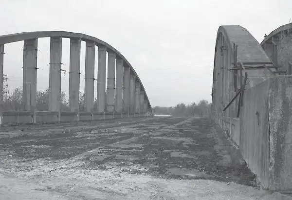 Железобетонные конструкции Володарского моста на сухопутной стоянке в - фото 157