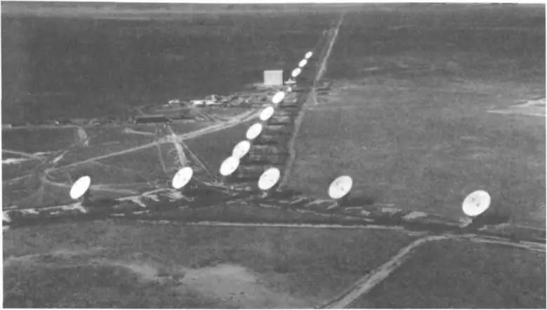 95 Вверху VLA радиоинтерферометр на равнине Св Августина в НьюМексико - фото 134